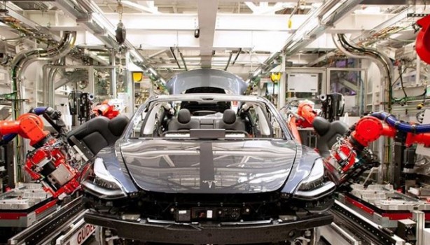 Foto - Elon Musk'ın gözünü hırs bürüdü! Çalışanlara fabrikada uyuyun çağrısı