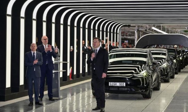 Foto - Elon Musk'ın gözünü hırs bürüdü! Çalışanlara fabrikada uyuyun çağrısı