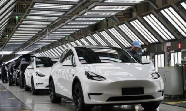 Foto - Elon Musk'ın gözünü hırs bürüdü! Çalışanlara fabrikada uyuyun çağrısı