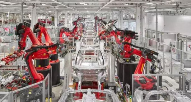 Foto - Elon Musk'ın gözünü hırs bürüdü! Çalışanlara fabrikada uyuyun çağrısı