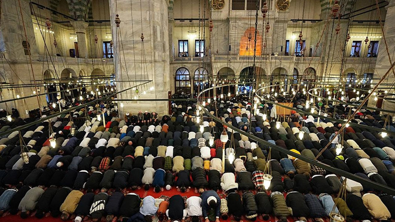 Foto - Elveda Ya Şehr-i Ramazan! İşte il il bayram namazı saatleri