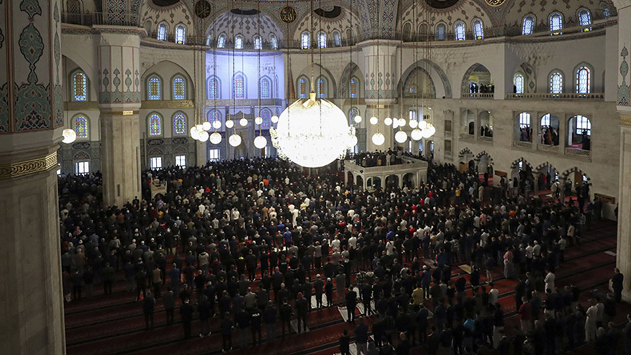 Foto - Elveda Ya Şehr-i Ramazan! İşte il il bayram namazı saatleri