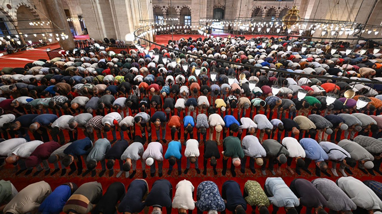 Foto - Elveda Ya Şehr-i Ramazan! İşte il il bayram namazı saatleri