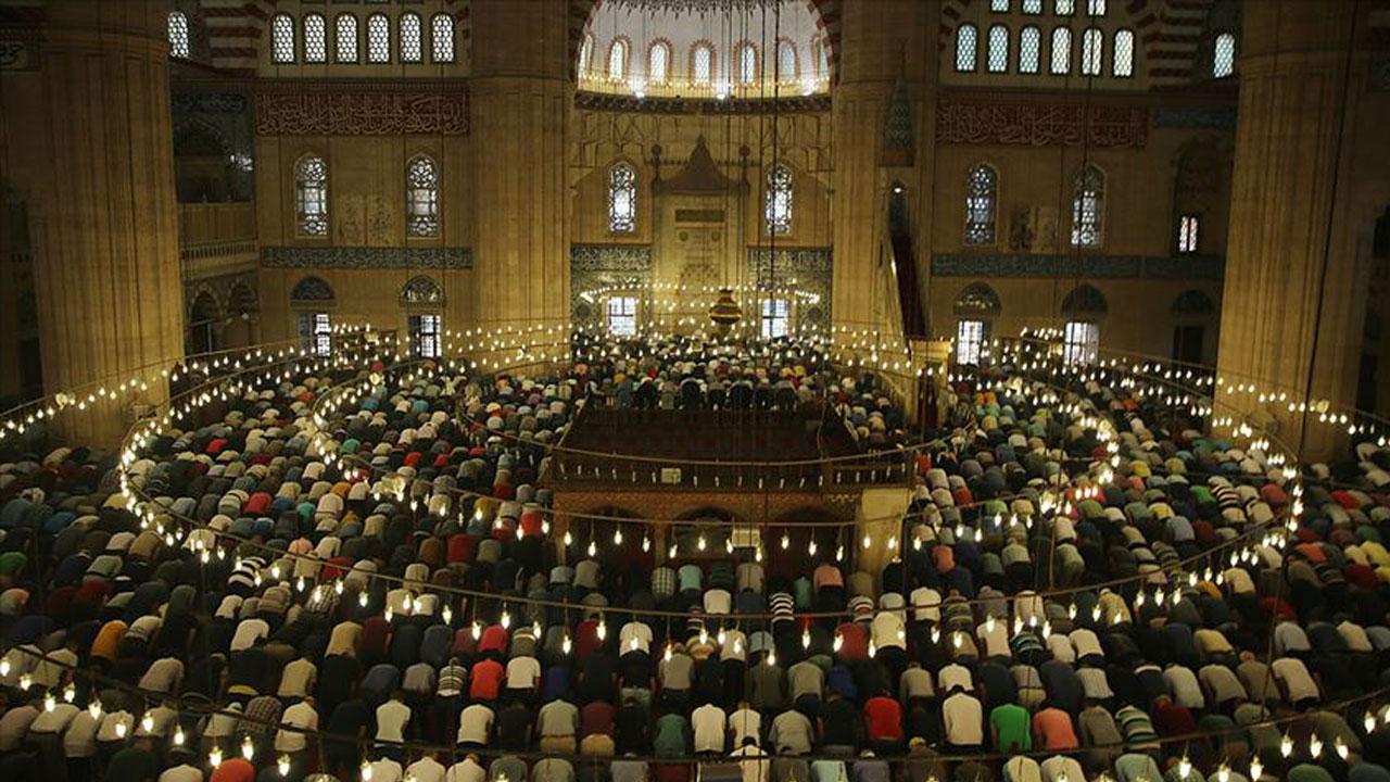 Foto - Elveda Ya Şehr-i Ramazan! İşte il il bayram namazı saatleri