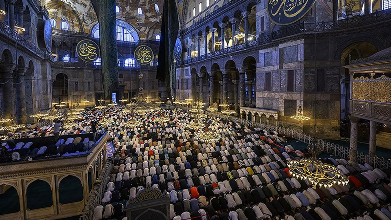 Foto - Elveda Ya Şehr-i Ramazan! İşte il il bayram namazı saatleri