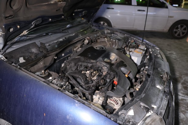 Foto - Emanet aldığı araçla önce kaza yaptı, ardından araçta yangın çıktı