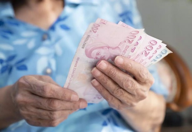 Foto - Emekli bayram ikramiyesine yüzde 50 zam Meclis'te! Kimler alacak, EYT'lilere de zam var mı? Dul ve yetimlere ne kadar ödenecek?