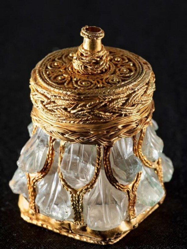 Foto - Emekli işadamı tarlada hazine buldu! Paha biçilemiyor