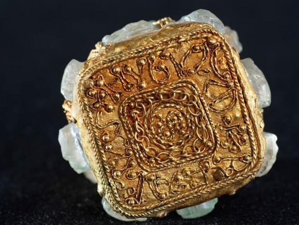 Foto - Emekli işadamı tarlada hazine buldu! Paha biçilemiyor