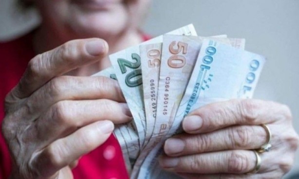 Emekli maaş zammıyla ilgili milyonları sevindirecek haber! Tarih verildi