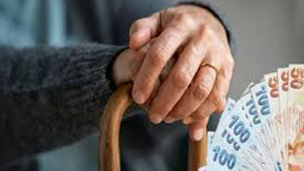 Foto - Emekli maaşını taşıyanlara vatandaşlık verecekler