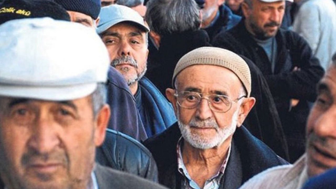 Foto - Emekli maaşını taşıyanlara vatandaşlık verecekler