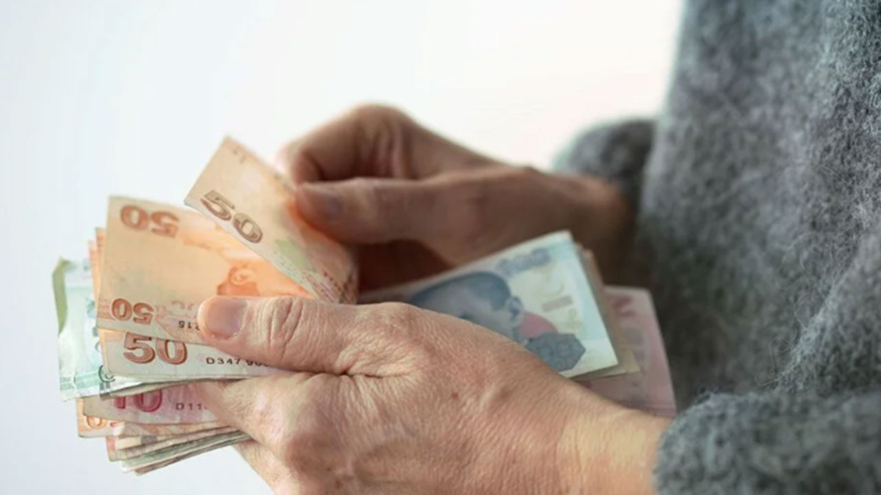 Foto - Emekli maaşını taşıyanlara vatandaşlık verecekler