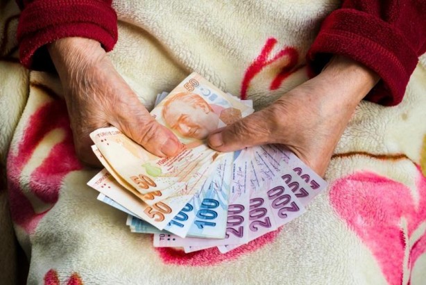Emekli maaşlarını yükseltecek sistem! Kulislerde konuşulan yaş detayı...