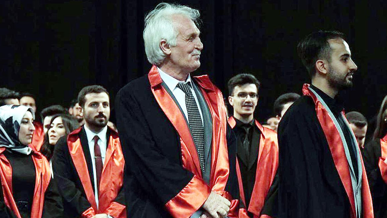 Foto - Emekli öğretmen çocukluk hayaline ulaştı! 64 yaşında avukat oldu