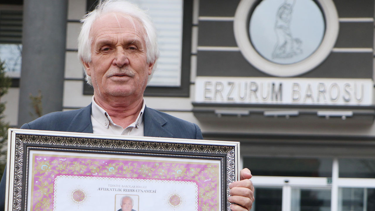 Emekli öğretmen çocukluk hayaline ulaştı! 64 yaşında avukat oldu