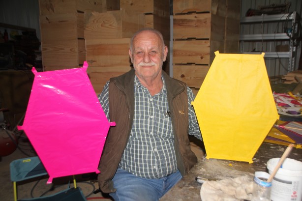 Foto - Emekli polis memurunun depremzede çocuklar için yaptığı yürekleri ısıttı