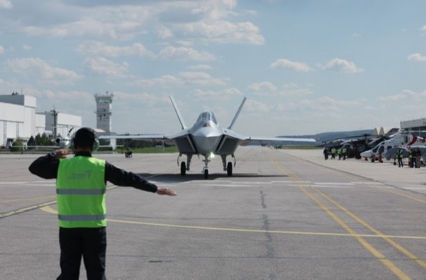 Foto - Emekli Tuğgeneral Milli Muharip Uçak için üstüne basa basa uyardı: Bu sorunu acilen çözmemiz lazım acilen