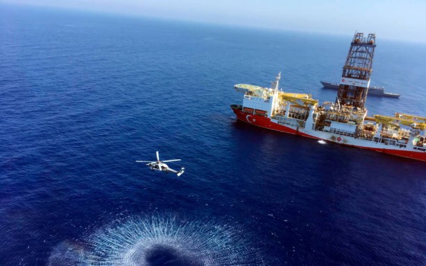 Foto - Emekli tümamiral beklenmedik gelişmeyi duyurdu: Türkiye oradaki sondaj gemilerini çekti