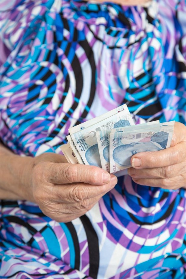 Foto - Emekli vatandaşa en az 255 TL zam