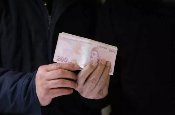 Foto - Emeklilere verilen 5 bin lirayla ilgili Cem Küçük'ten flaş çıkış: Onlar haklılar