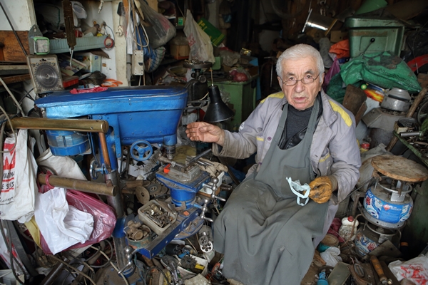 Foto - Emektar ustalar ilerleyen yaşlarına rağmen mesleklerini icra ediyor