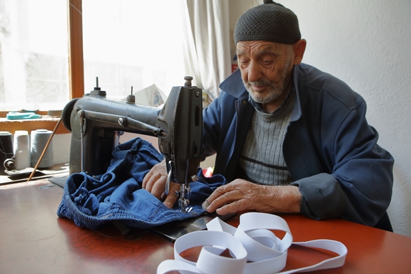 Foto - Emektar ustalar ilerleyen yaşlarına rağmen mesleklerini icra ediyor