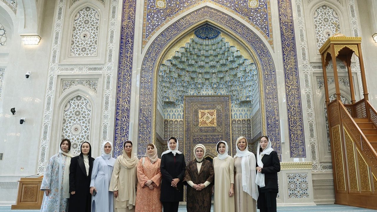 Foto - Emine Erdoğan ata yurdu Semerkant’ta! İmam Buhari Türbesi'nde dua
