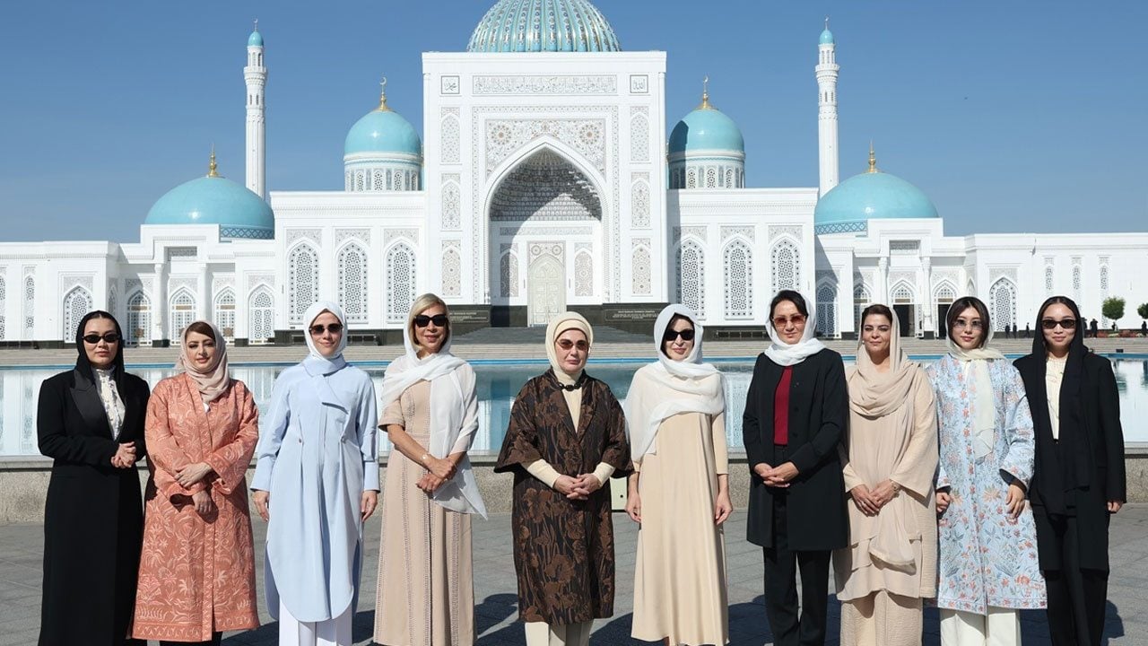 Foto - Emine Erdoğan ata yurdu Semerkant’ta! İmam Buhari Türbesi'nde dua