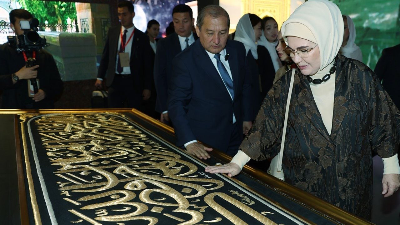 Foto - Emine Erdoğan ata yurdu Semerkant’ta! İmam Buhari Türbesi'nde dua