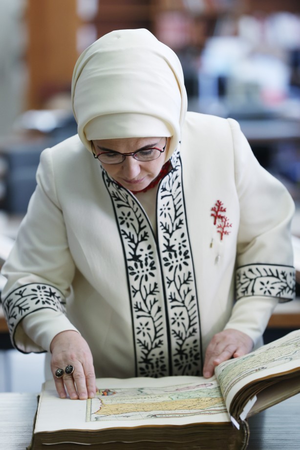 Foto - Emine Erdoğan, Belçika Kraliyet Kütüphanesi'ni ziyaret etti