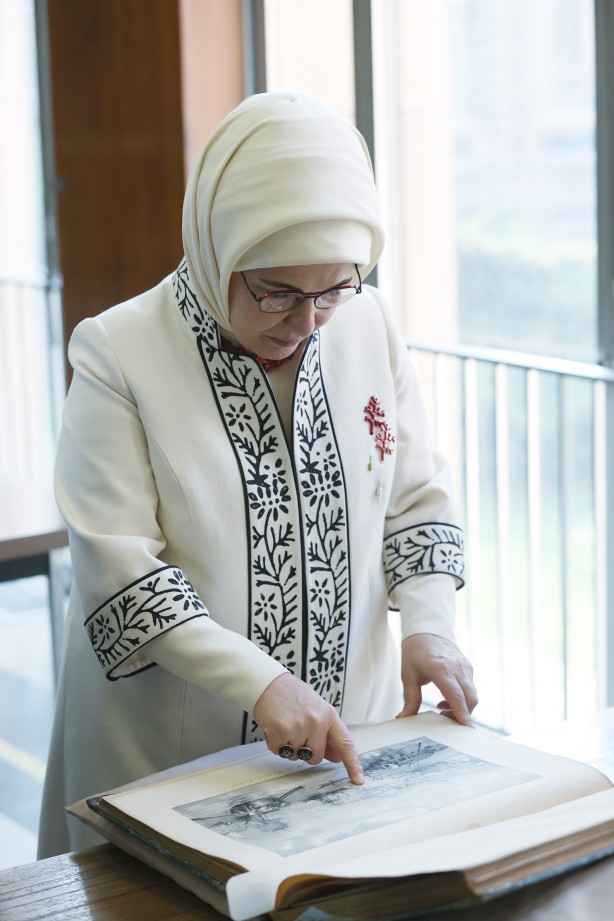 Foto - Emine Erdoğan, Belçika Kraliyet Kütüphanesi'ni ziyaret etti