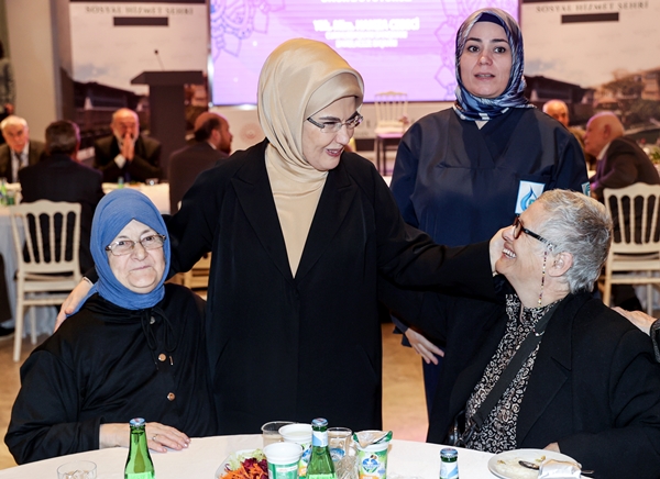 Foto - Emine Erdoğan Darülaceze sakinleriyle iftarda buluştu