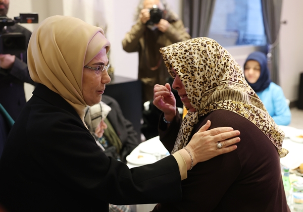 Foto - Emine Erdoğan Darülaceze sakinleriyle iftarda buluştu