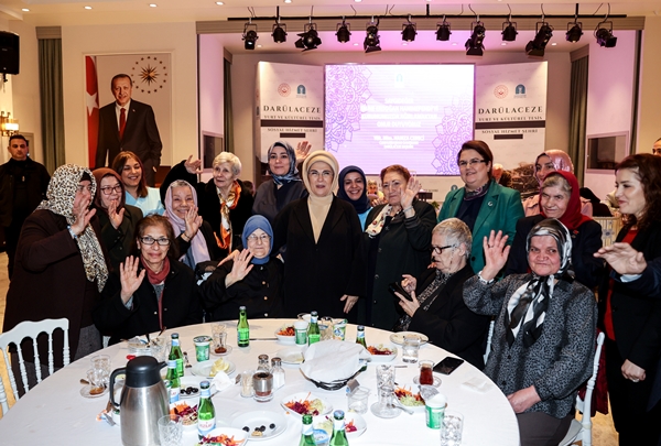 Foto - Emine Erdoğan Darülaceze sakinleriyle iftarda buluştu
