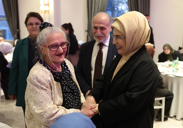 Foto - Emine Erdoğan Darülaceze sakinleriyle iftarda buluştu