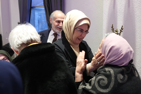 Foto - Emine Erdoğan Darülaceze sakinleriyle iftarda buluştu