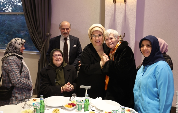 Foto - Emine Erdoğan Darülaceze sakinleriyle iftarda buluştu