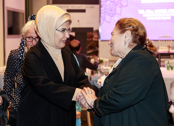 Foto - Emine Erdoğan Darülaceze sakinleriyle iftarda buluştu