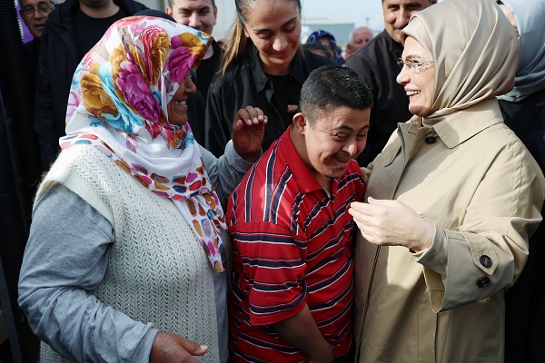 Foto - Emine Erdoğan depremzedelerle bir araya geldi