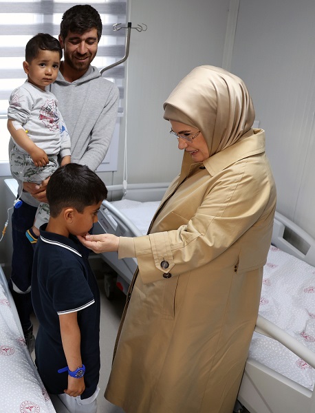 Foto - Emine Erdoğan depremzedelerle bir araya geldi