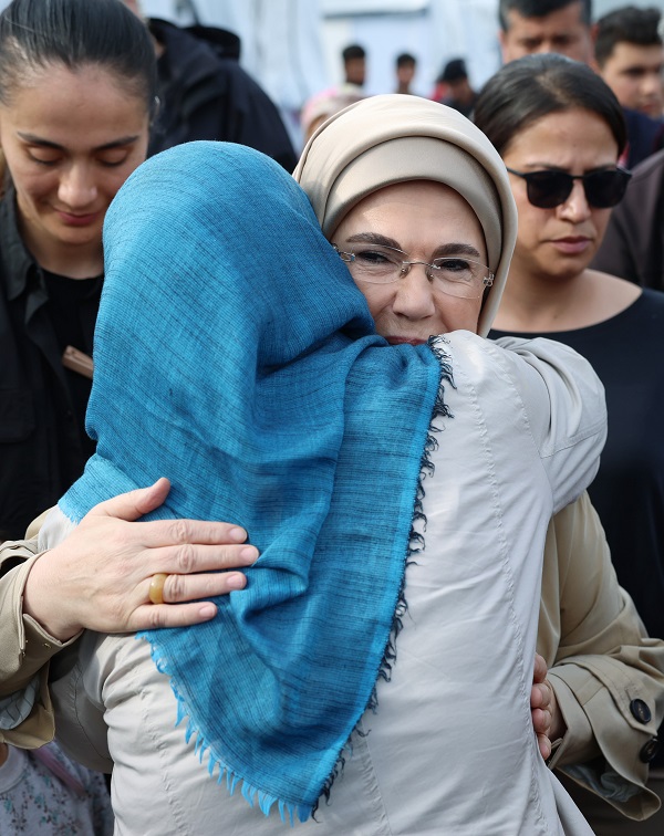 Foto - Emine Erdoğan depremzedelerle bir araya geldi