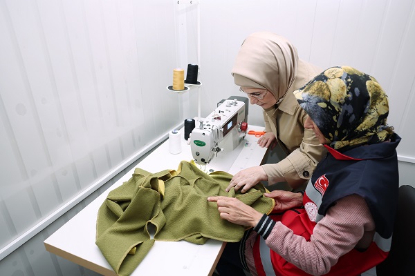 Foto - Emine Erdoğan depremzedelerle bir araya geldi