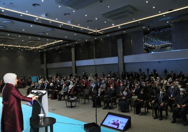 Emine Erdoğan gözyaşlarını tutamadı
