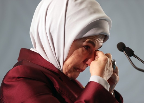 Foto - Emine Erdoğan gözyaşlarını tutamadı