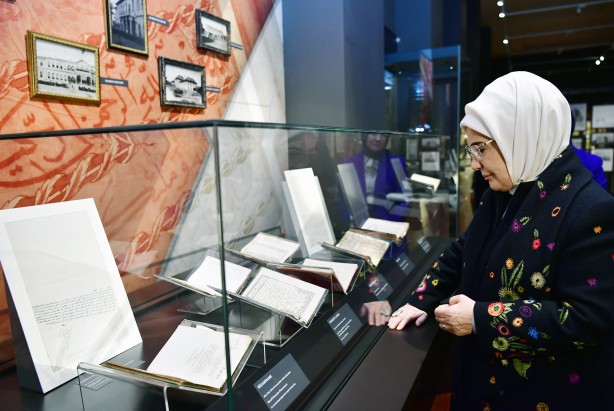 Foto - Emine Erdoğan: "Herkesin maarif tarihimize dair bu özel sergiyi ziyaret etmesini temenni ediyorum"