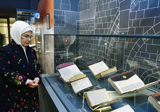 Foto - Emine Erdoğan: "Herkesin maarif tarihimize dair bu özel sergiyi ziyaret etmesini temenni ediyorum"