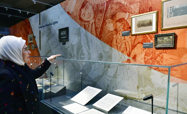 Foto - Emine Erdoğan: "Herkesin maarif tarihimize dair bu özel sergiyi ziyaret etmesini temenni ediyorum"