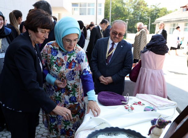 Foto - Emine Erdoğan Türkiye Maarif Vakfı okulunu ziyaret etti