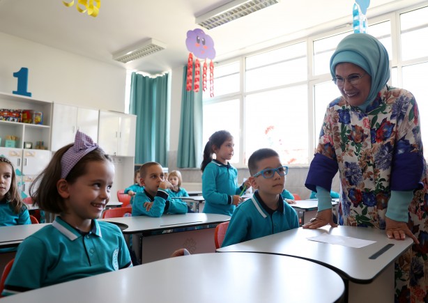 Foto - Emine Erdoğan Türkiye Maarif Vakfı okulunu ziyaret etti